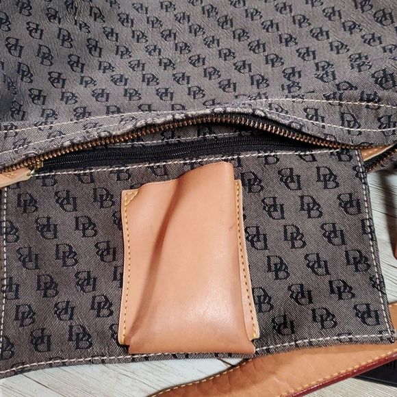 Dooney & Bourke Signature Logo Initial Grey Black Cloth Purse Leather Strap - Picture 12 of 16
